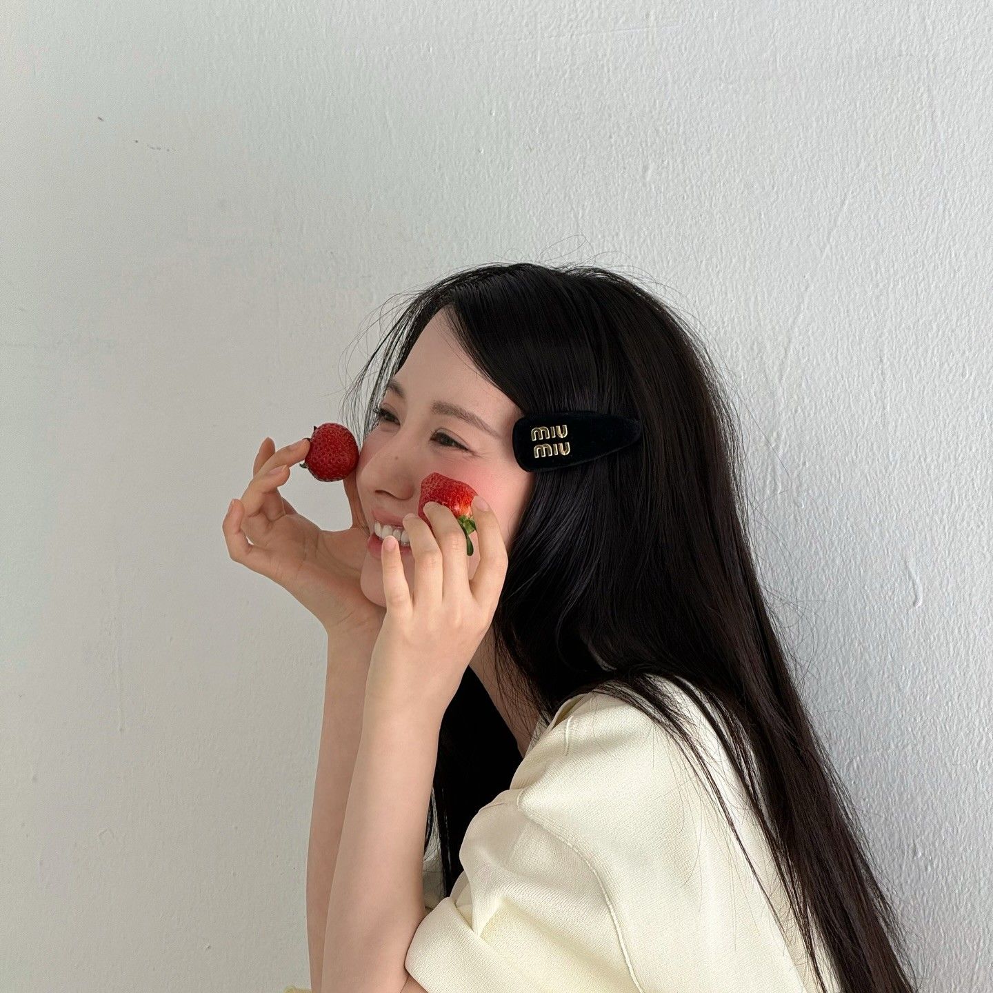 Behind-the-scenes cut of Bona