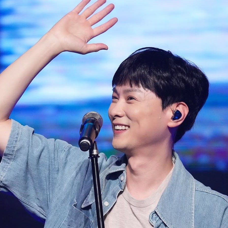 Recent activity shot of Min Kyunghoon