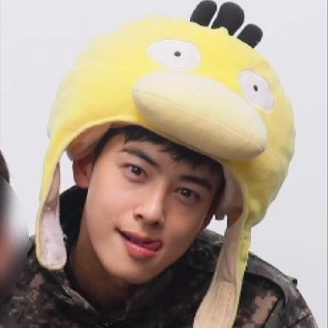 A moment captured by a fan of Cha Eunwoo