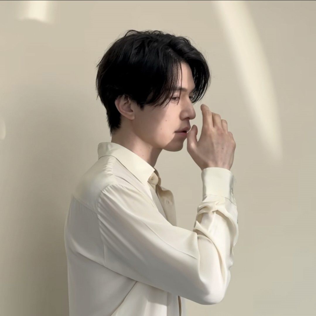 A moment captured by a fan of Lee Dongwook