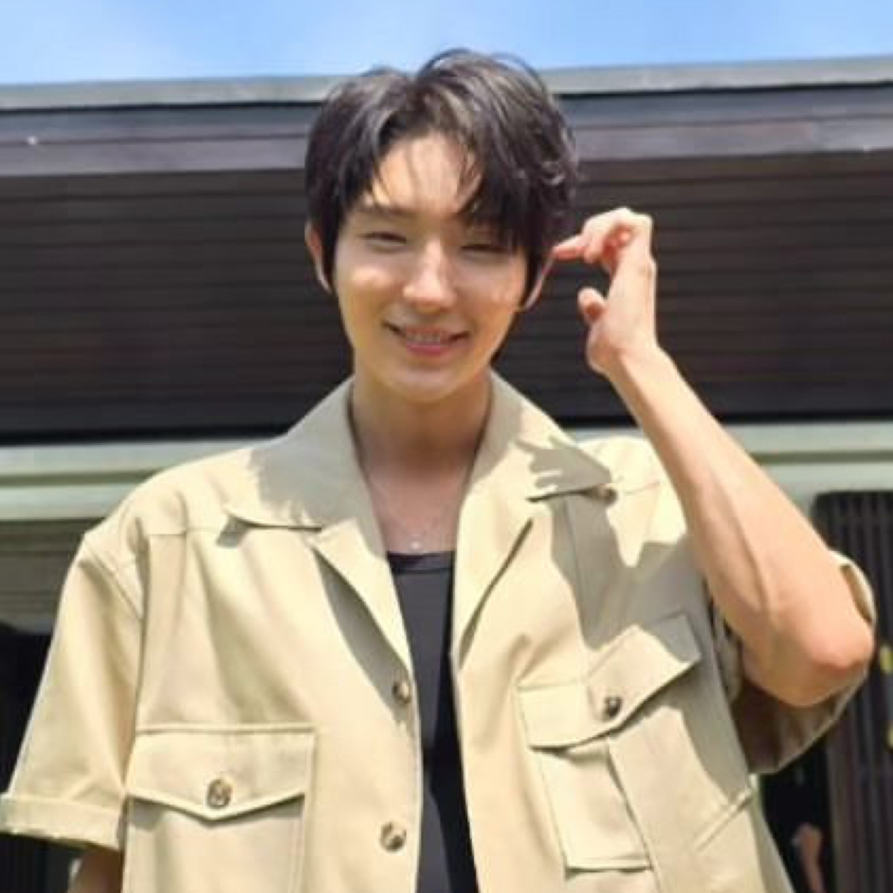 Behind-the-scenes cut of Lee Joongi
