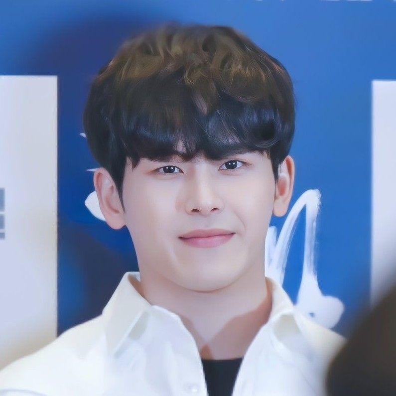 Behind-the-scenes cut of Hoya
