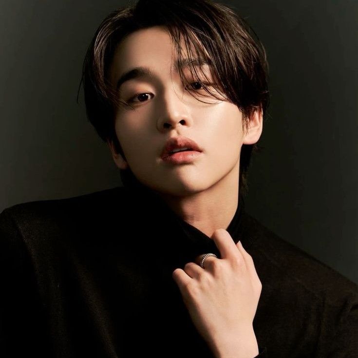 A moment captured by a fan of Kim Yoonwoo