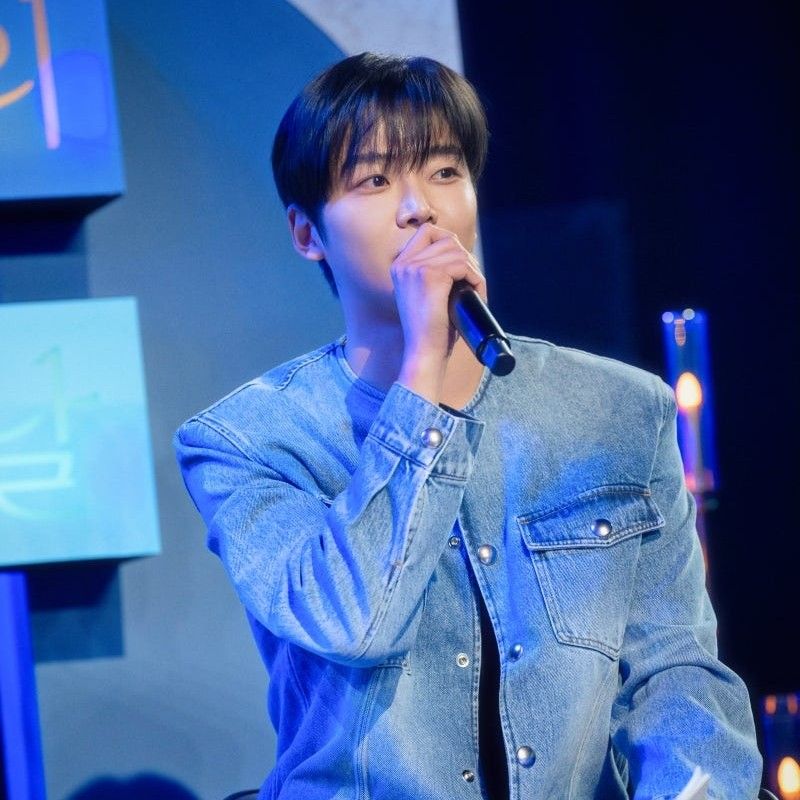 Behind-the-scenes cut of Rowoon
