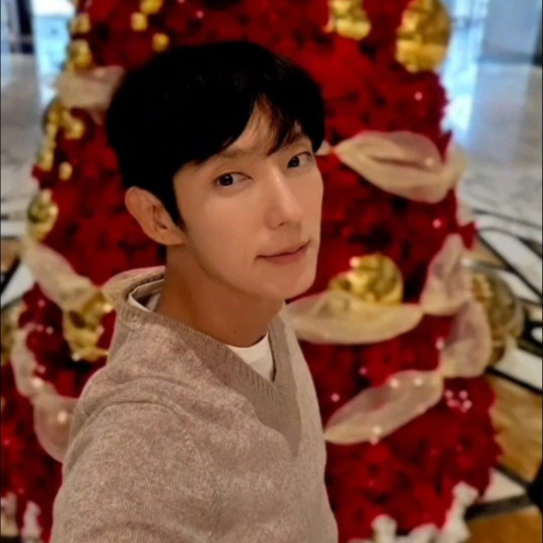 A moment captured by a fan of Lee Joongi