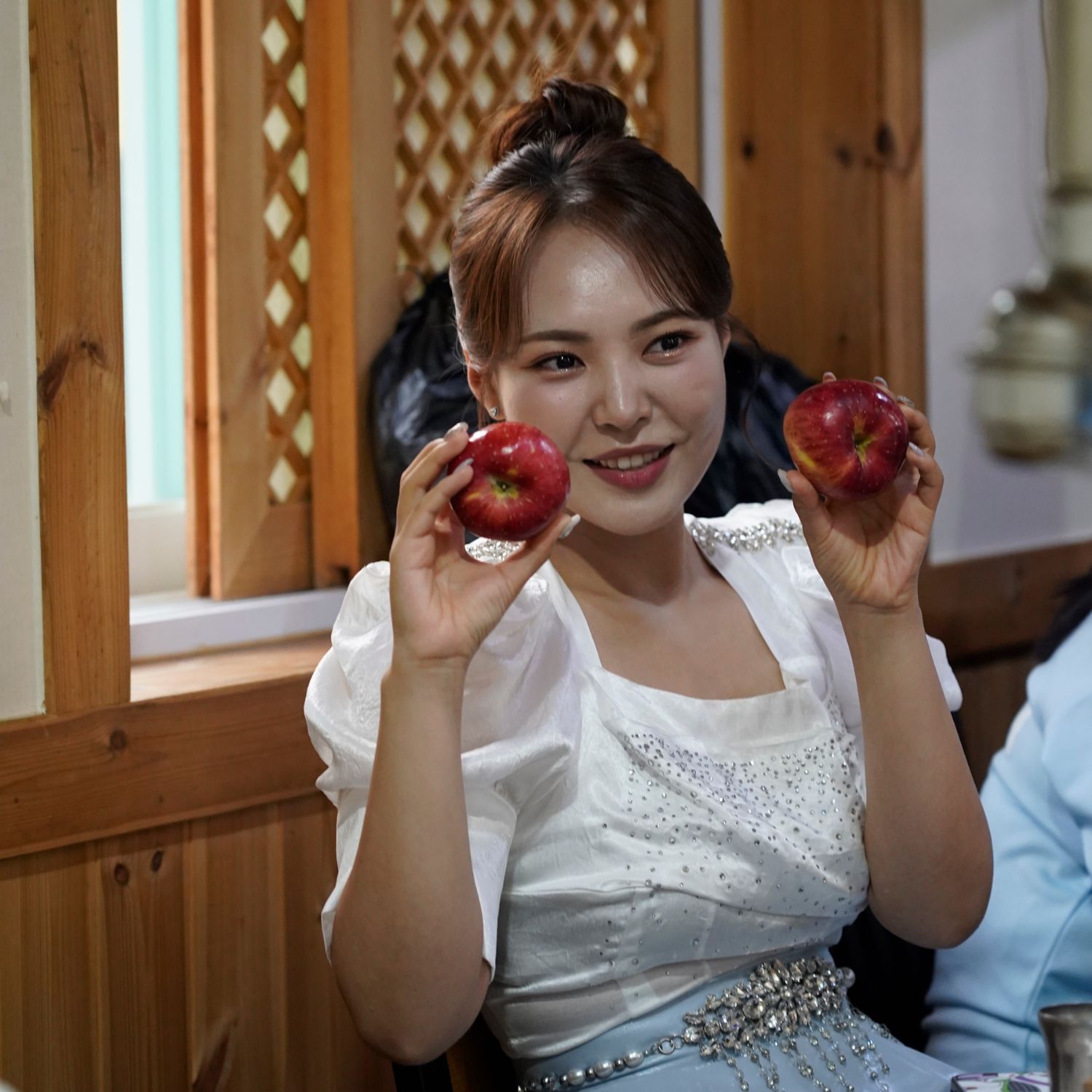Behind-the-scenes cut of Miss Kim