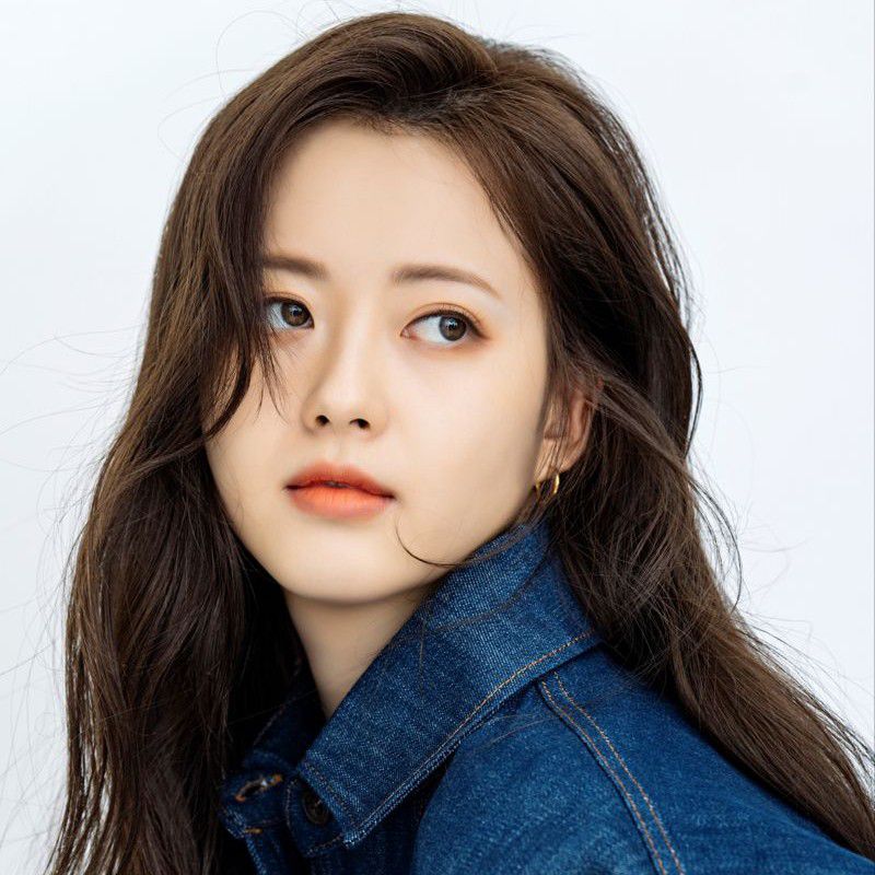 A moment captured by a fan of Go Ara