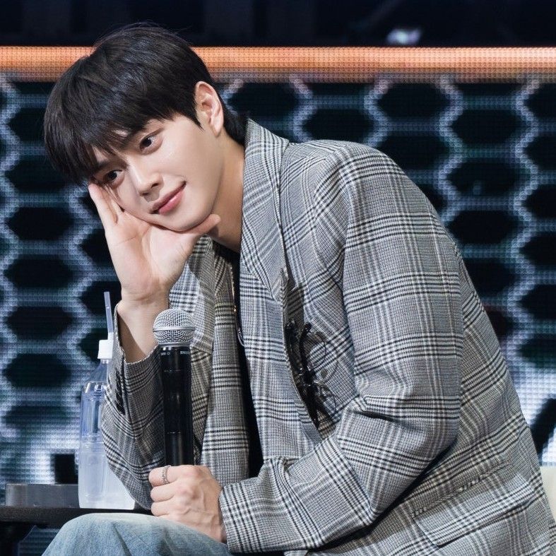 송강의 최신 사진