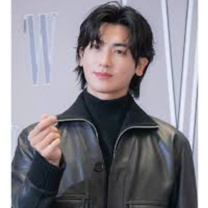 Behind-the-scenes cut of Park Hyungsik