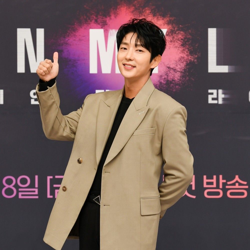 Foto terbaru dari Lee Joongi