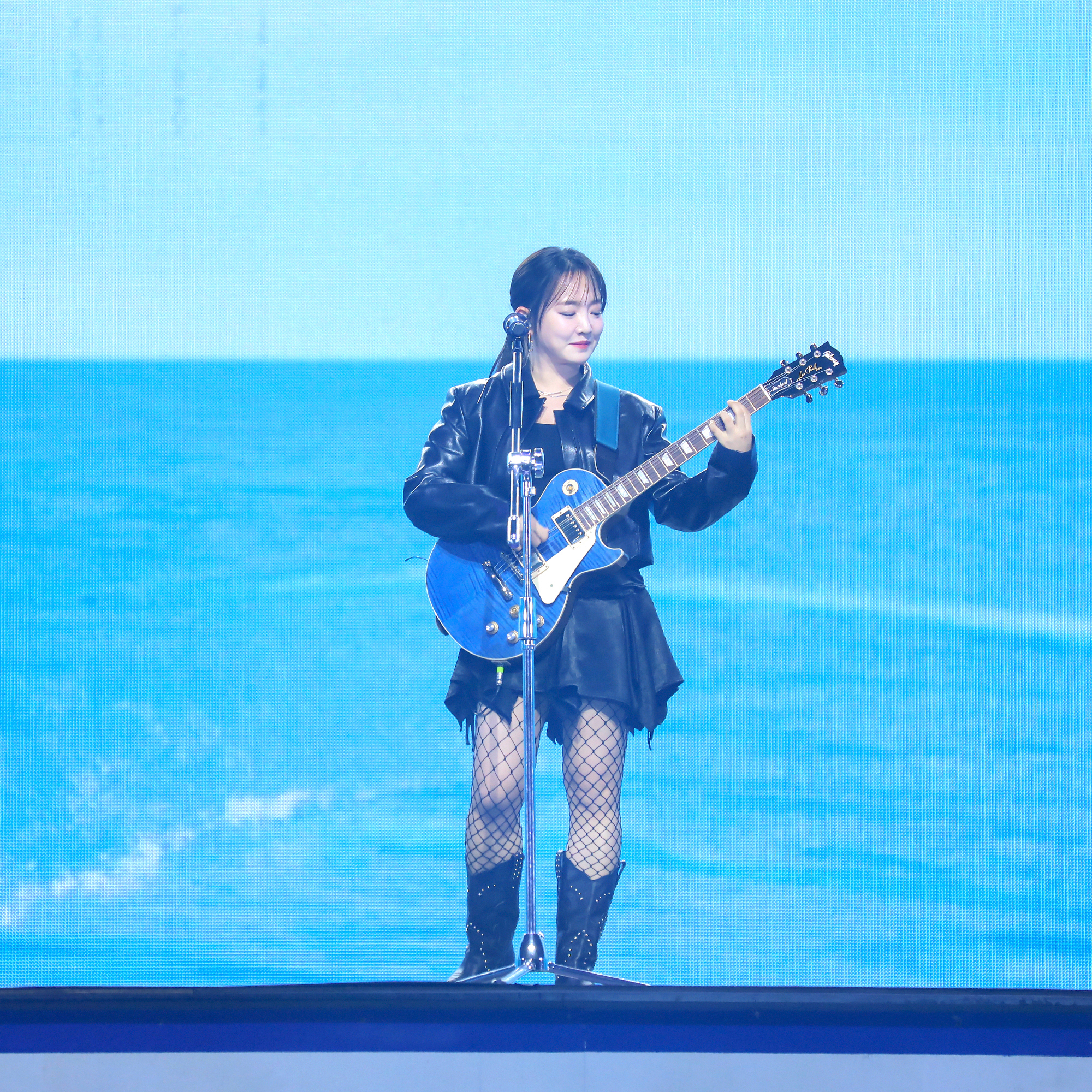 A moment captured by a fan of Younha