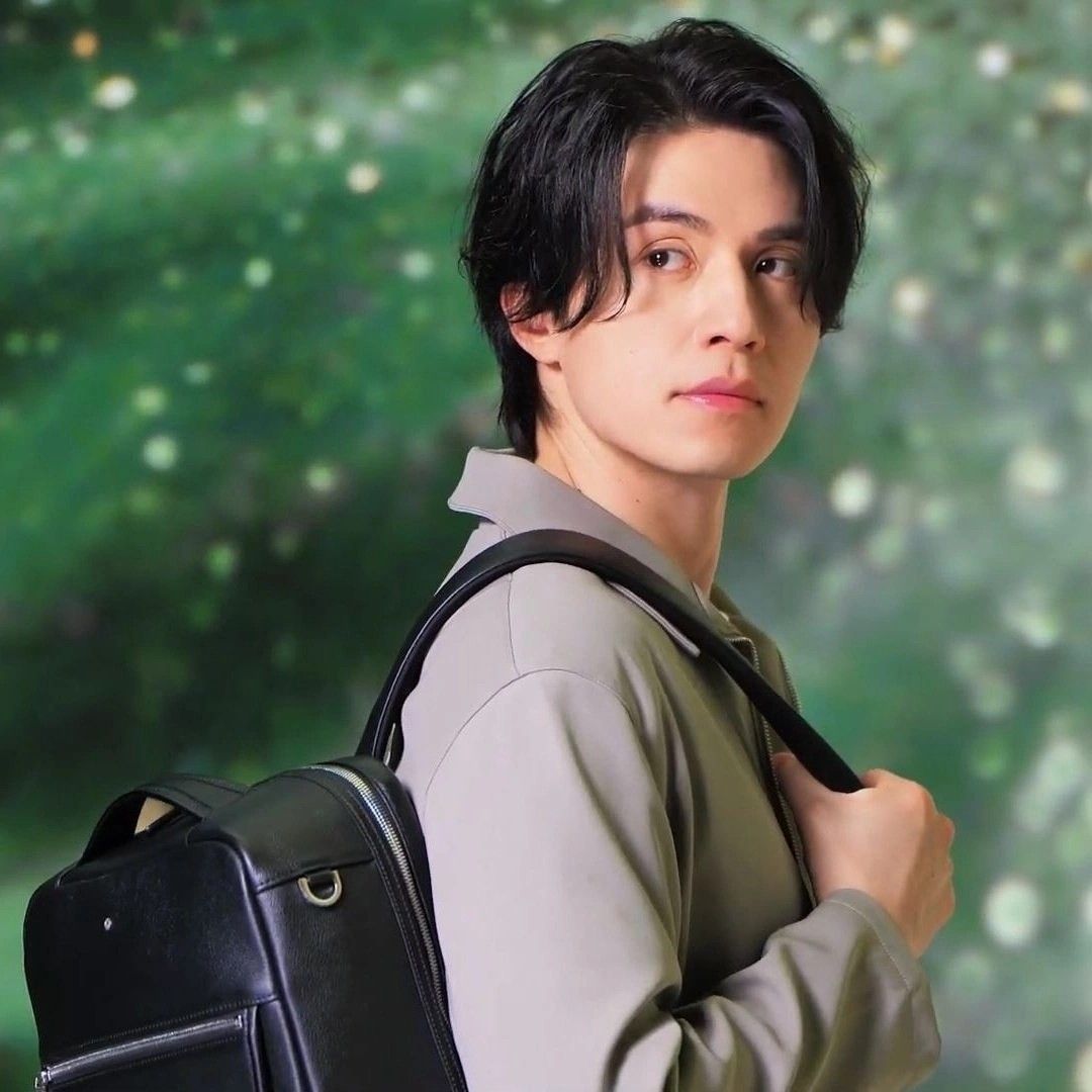 A moment captured by a fan of Lee Dongwook
