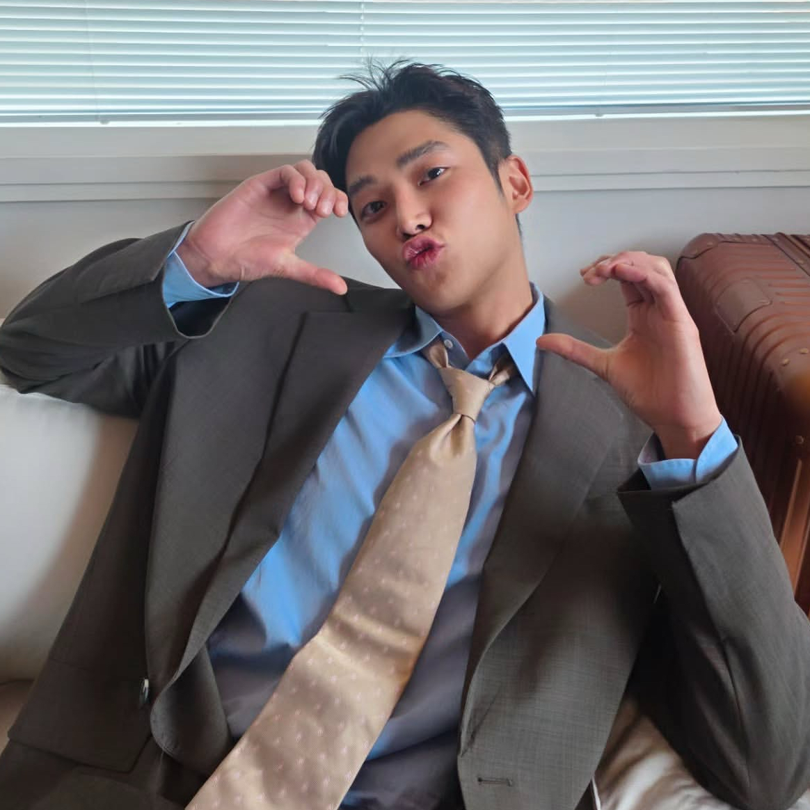 로운의 최신 사진