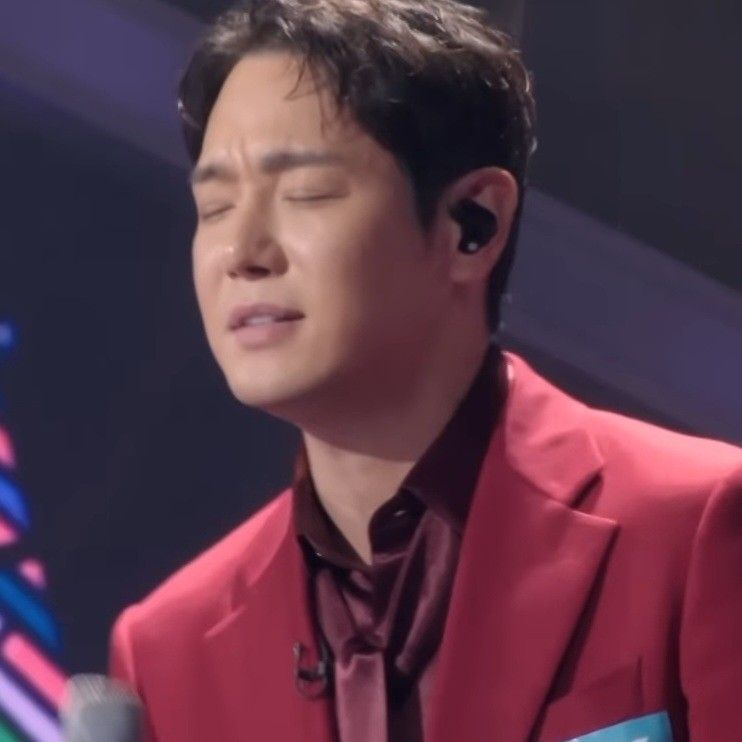 A moment captured by a fan of Hwanhee