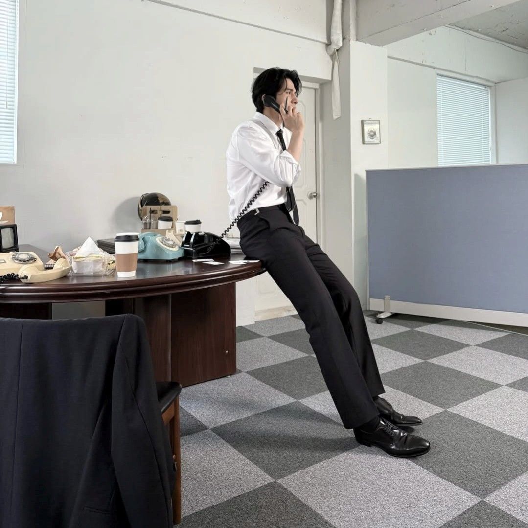 Behind-the-scenes cut of Lee Dongwook