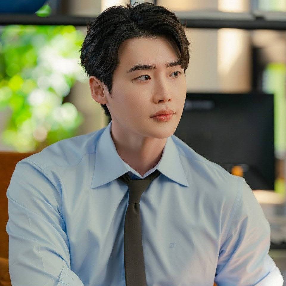 Recent activity shot of Lee Jongsuk