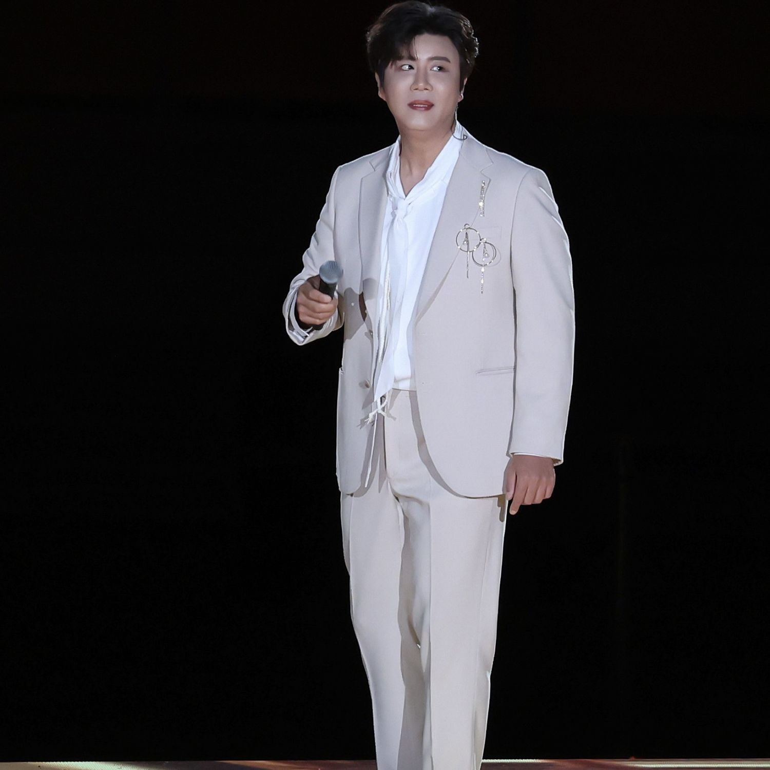 Behind-the-scenes cut of Jin Haesung