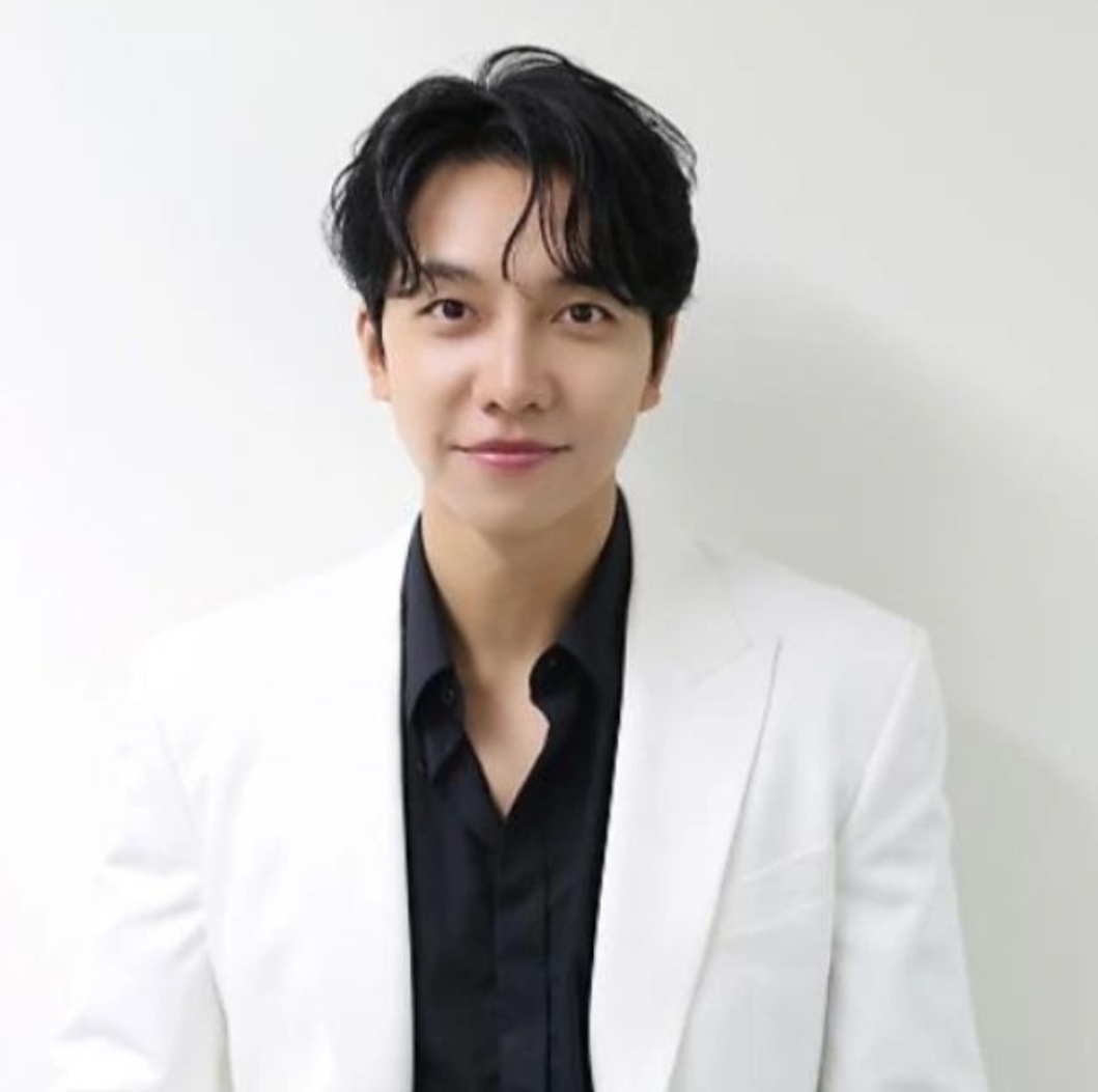 Recent activity shot of Lee Seunggi