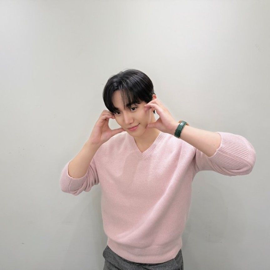 Behind-the-scenes cut of Lee Junho