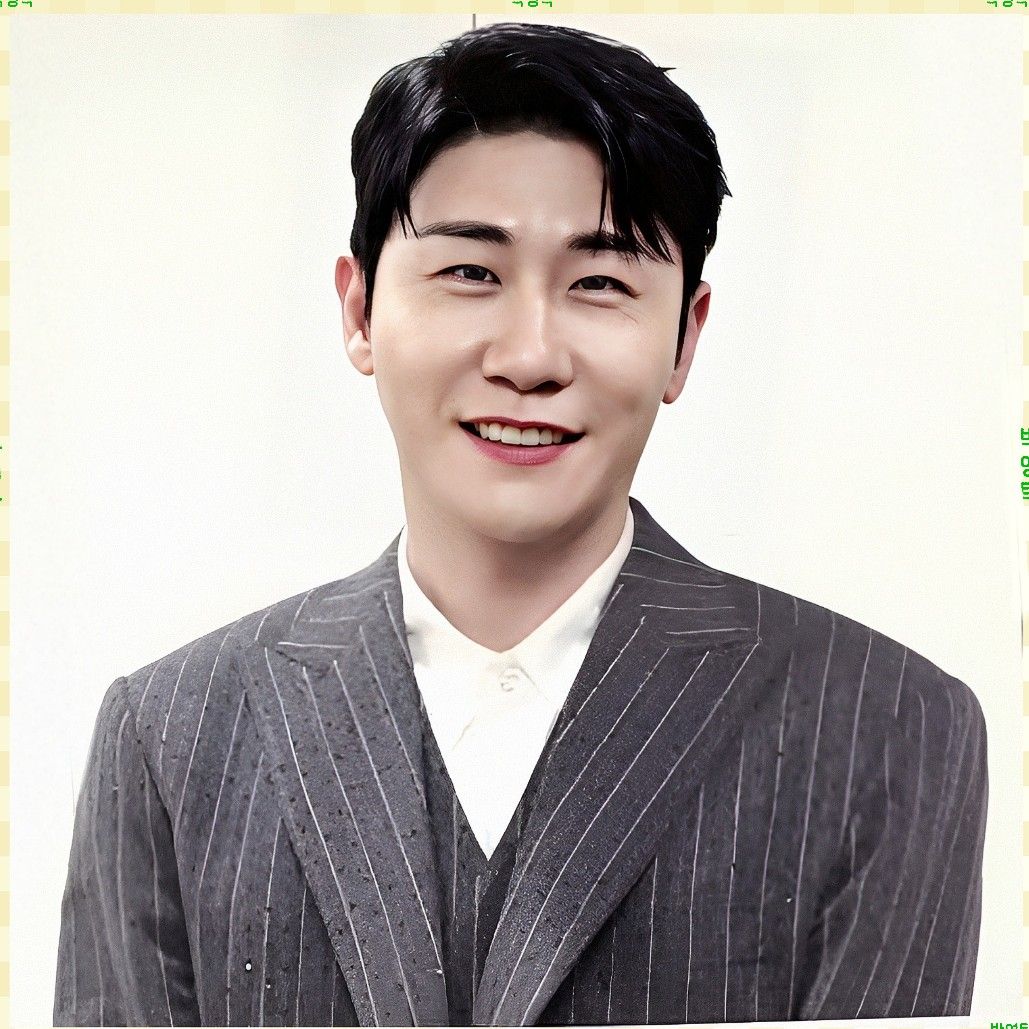 A moment captured by a fan of Young Tak