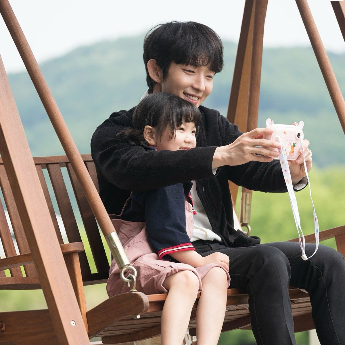 Behind-the-scenes cut of Lee Joongi