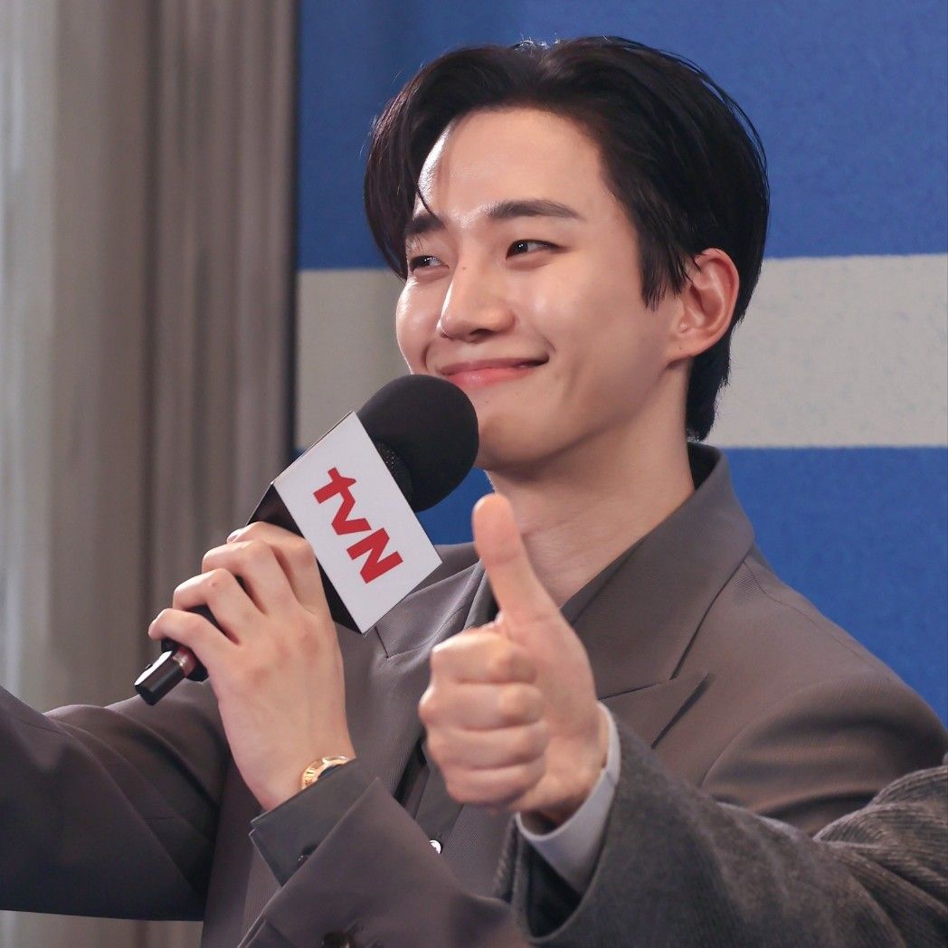 Behind-the-scenes cut of Lee Junho