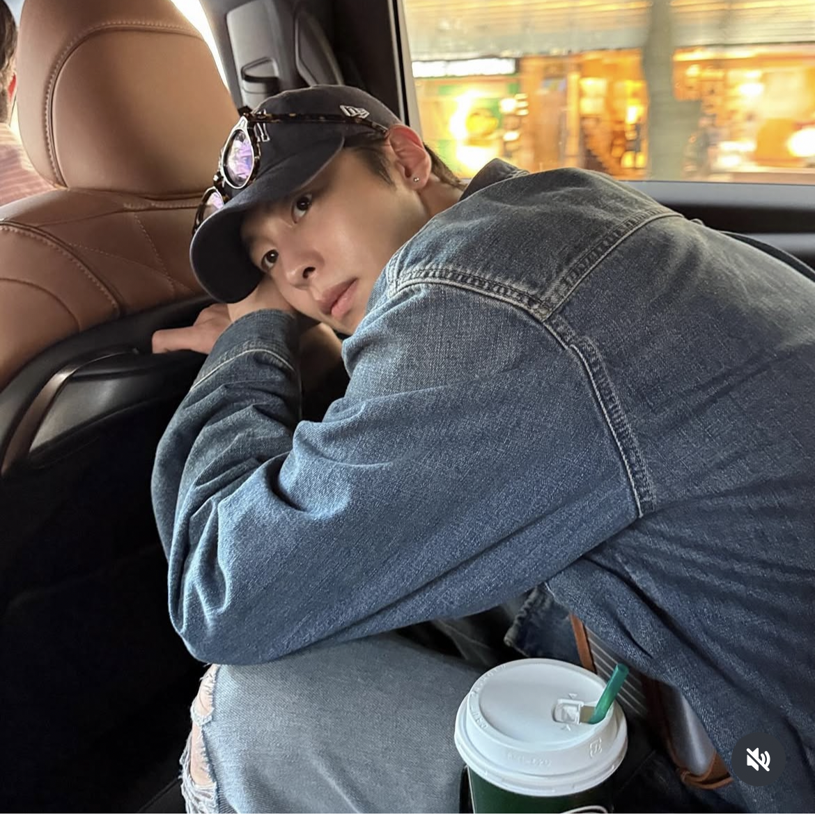 Behind-the-scenes cut of Lee Jaewook