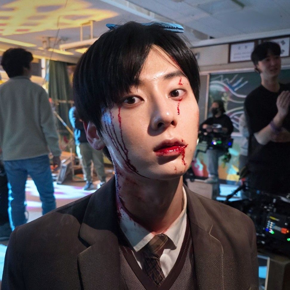 Behind-the-scenes cut of Hwang Minhyun