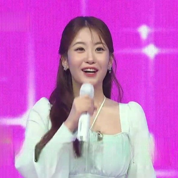 Latest photo of Oh Yujin