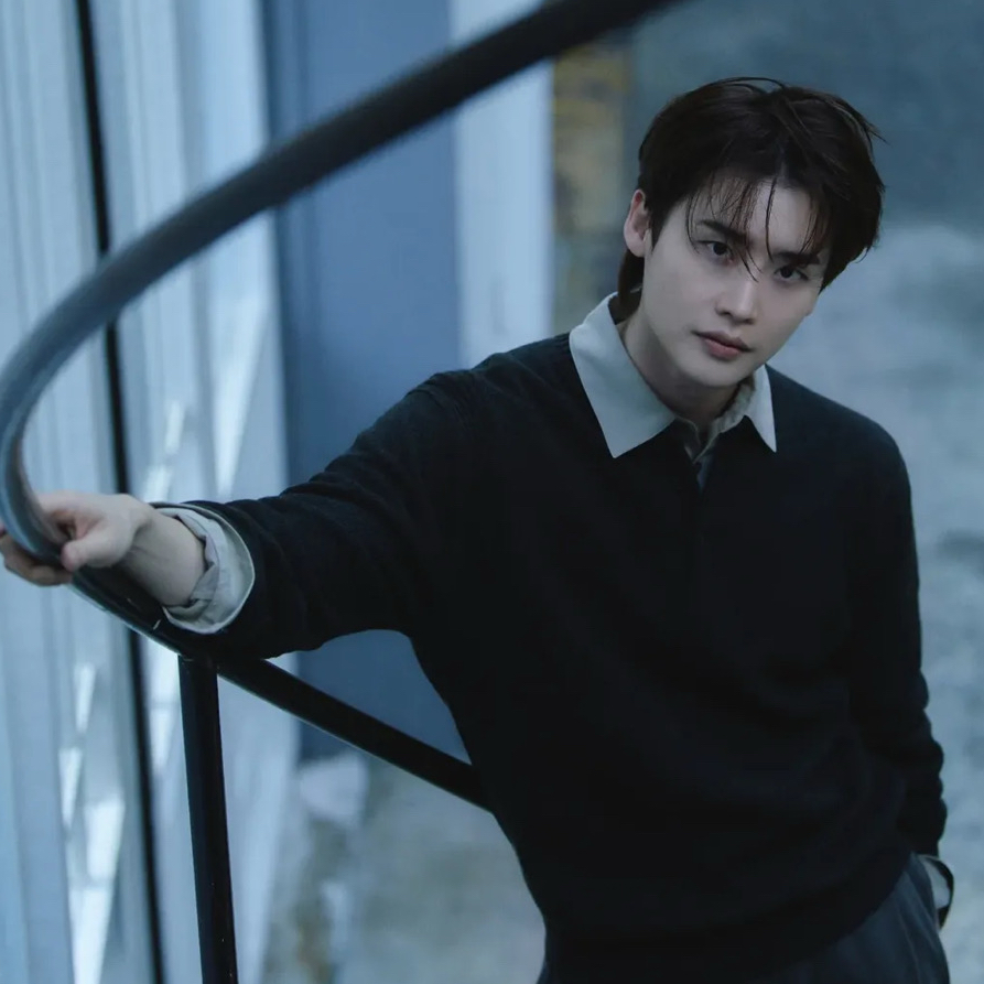 Recent activity shot of Lee Jongsuk