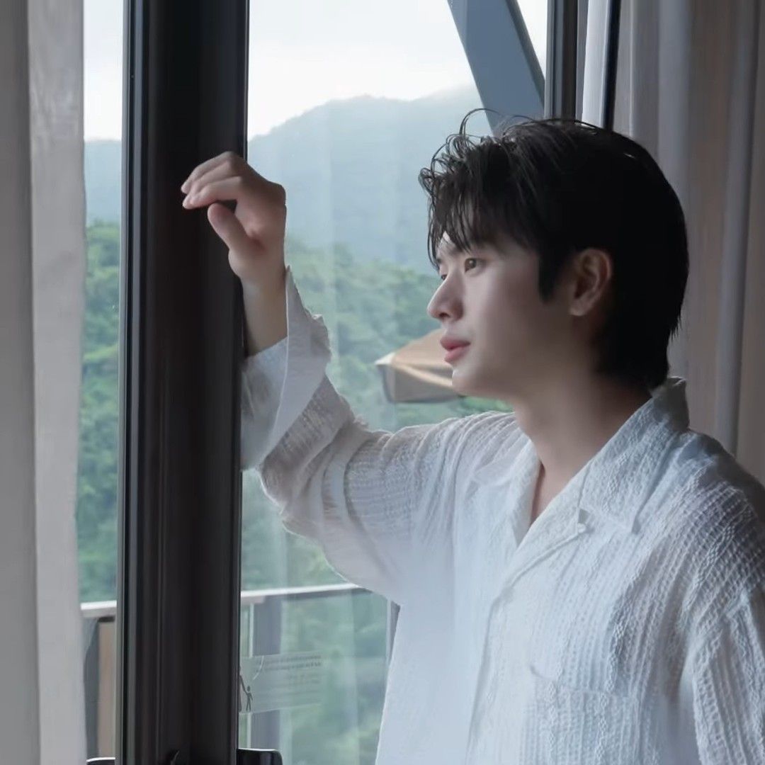 Behind-the-scenes cut of Yook Sungjae
