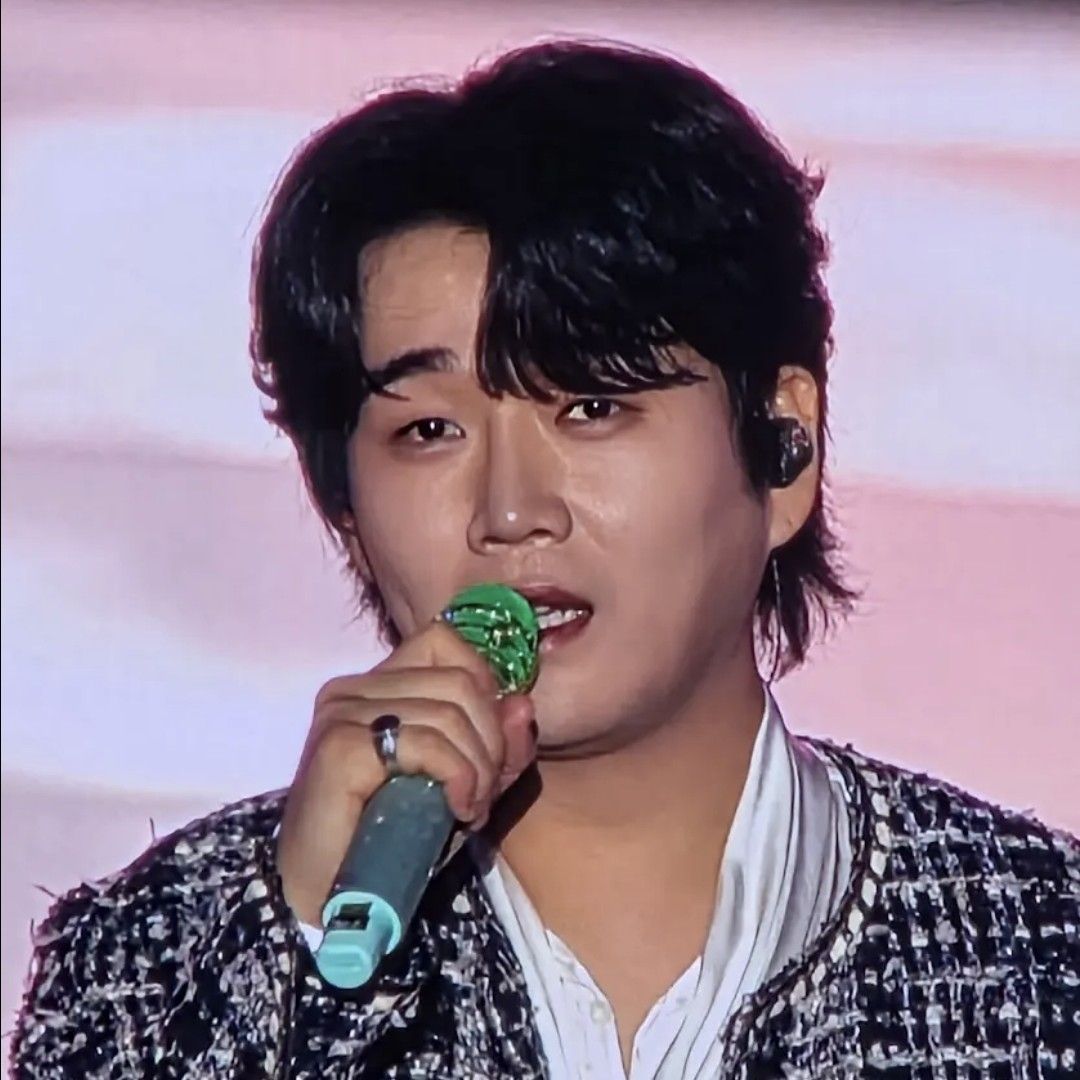 A moment captured by a fan of Hwang Youngwoong