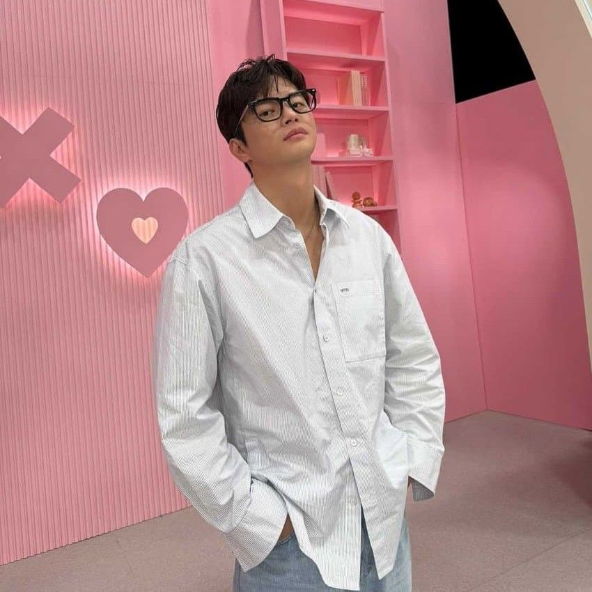 A moment captured by a fan of Seo Inguk
