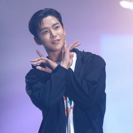 Foto terbaru dari Rowoon