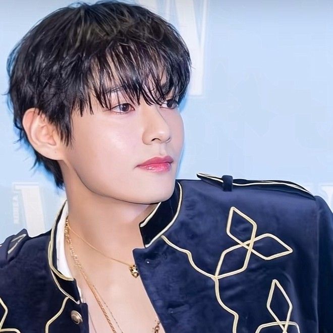 Foto kegiatan terbaru dari Kim Taehyung (V)