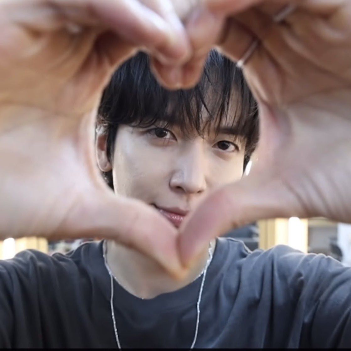 Behind-the-scenes cut of Jung Yonghwa