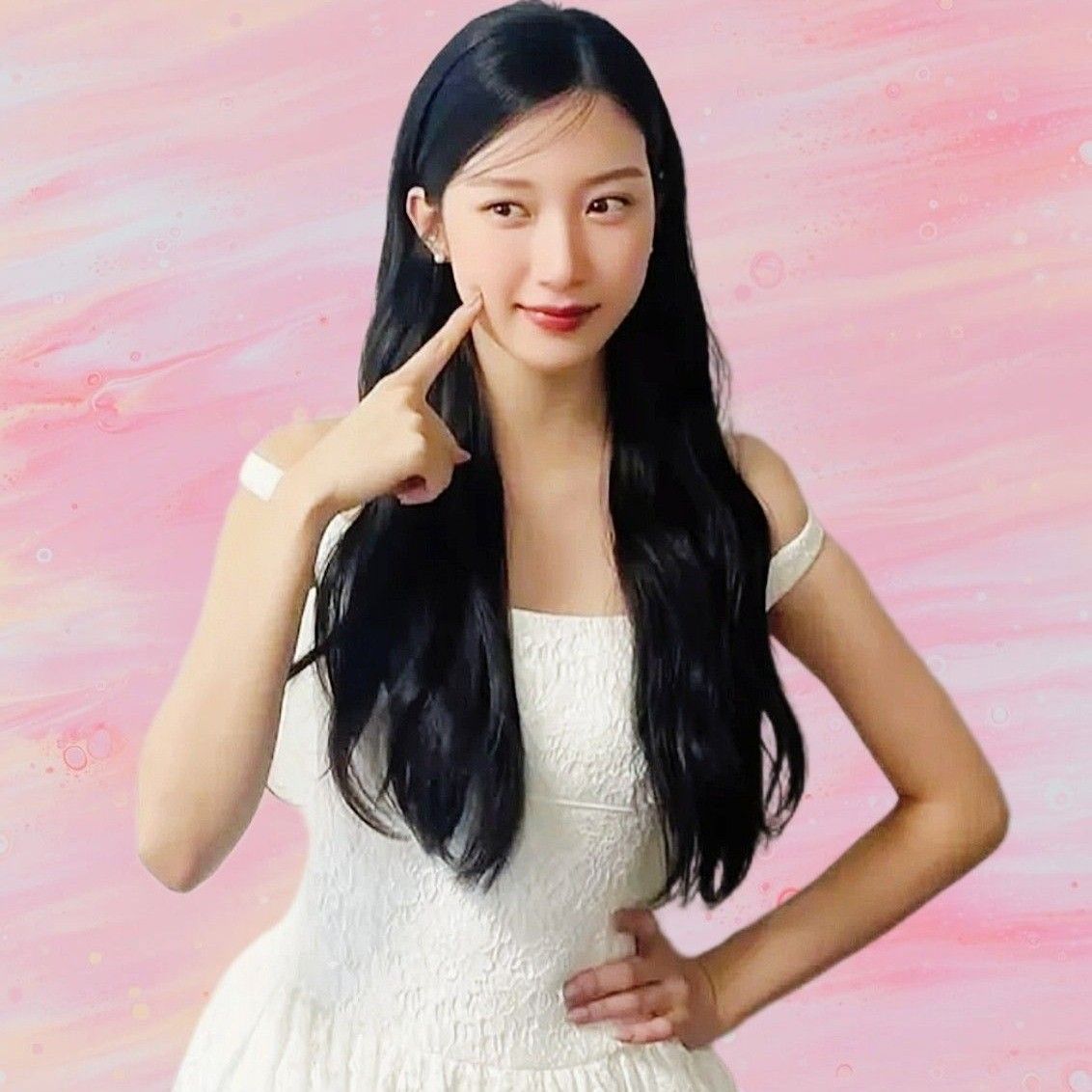 Behind-the-scenes cut of Mun Kayoung