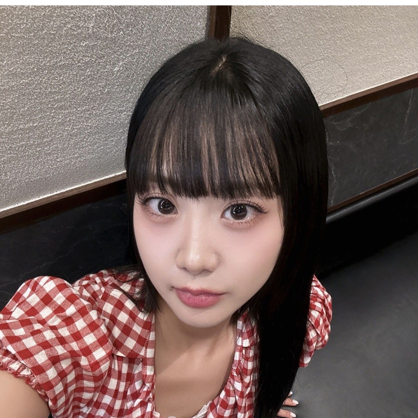 Behind-the-scenes cut of Kang Hyeyeon