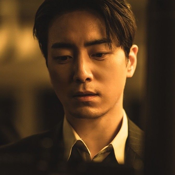 Behind-the-scenes cut of Lee Joonhyuk
