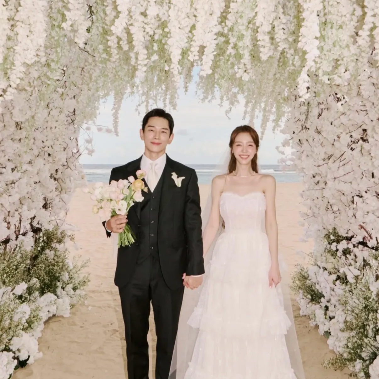 Behind-the-scenes cut of Minah