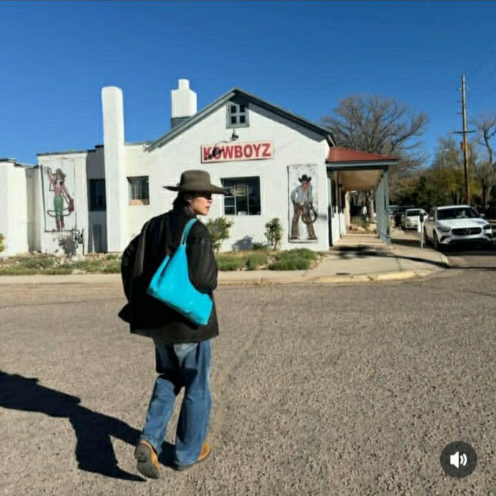 Behind-the-scenes cut of Lee Jongwon