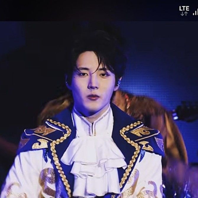 粉絲拍下的金俊賢瞬間