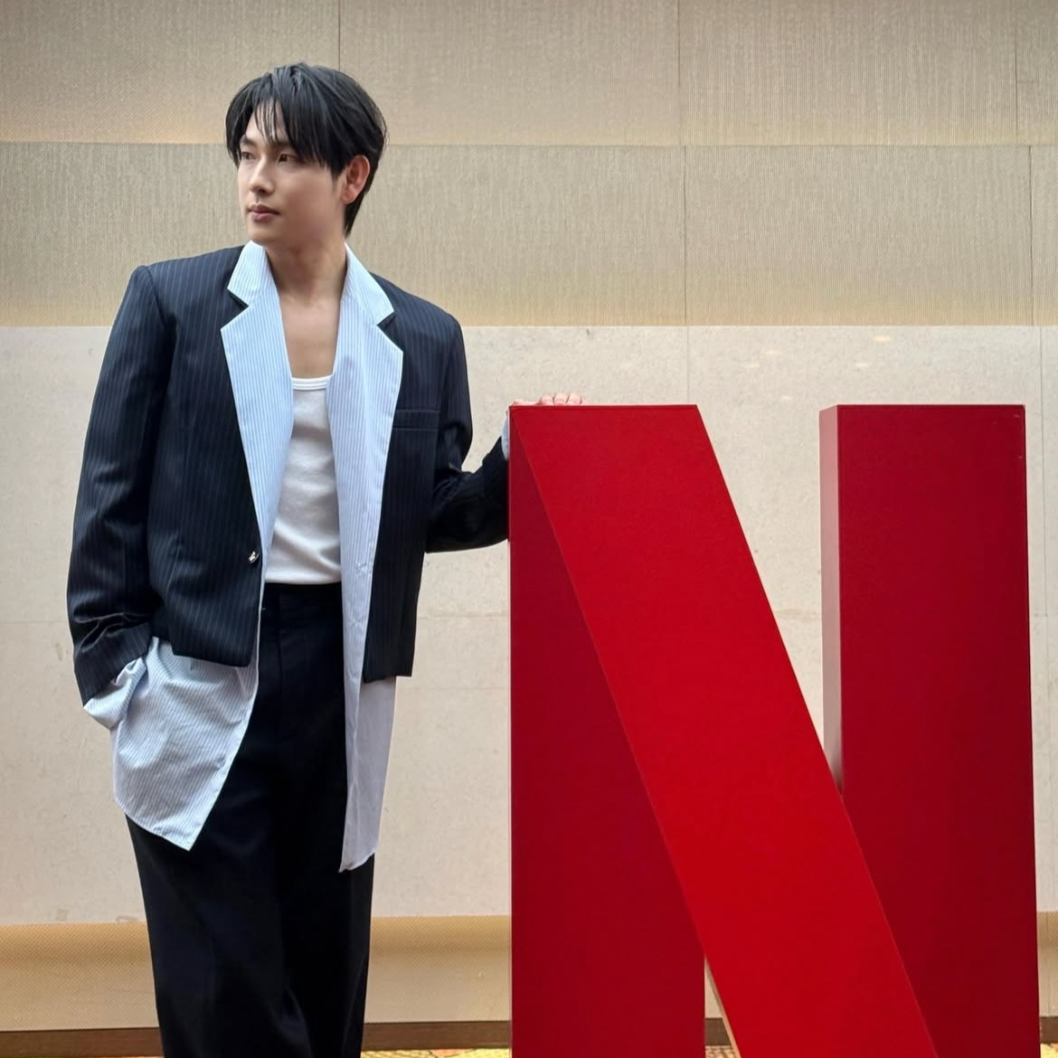 Behind-the-scenes cut of Lim Siwan