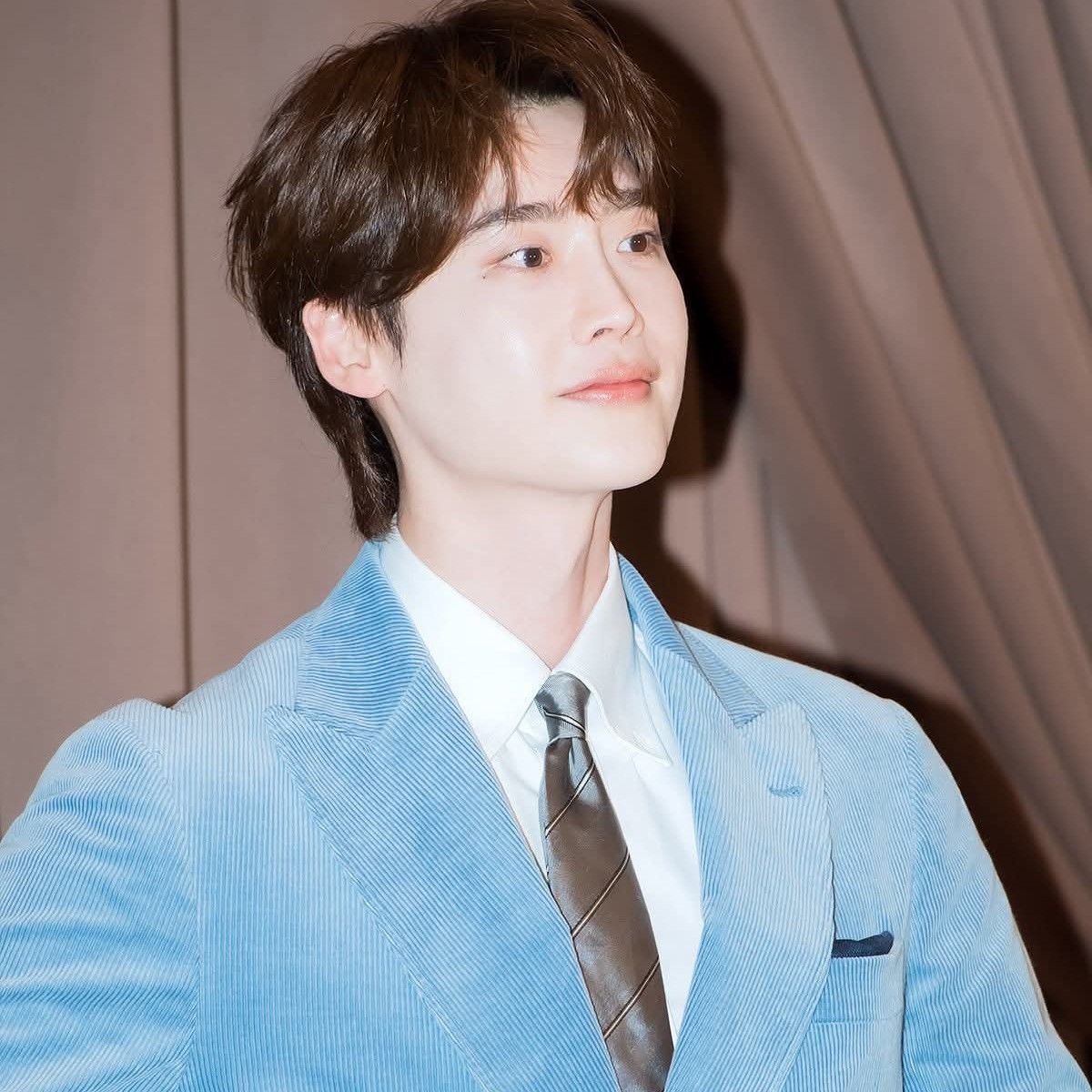 A moment captured by a fan of Lee Jongsuk