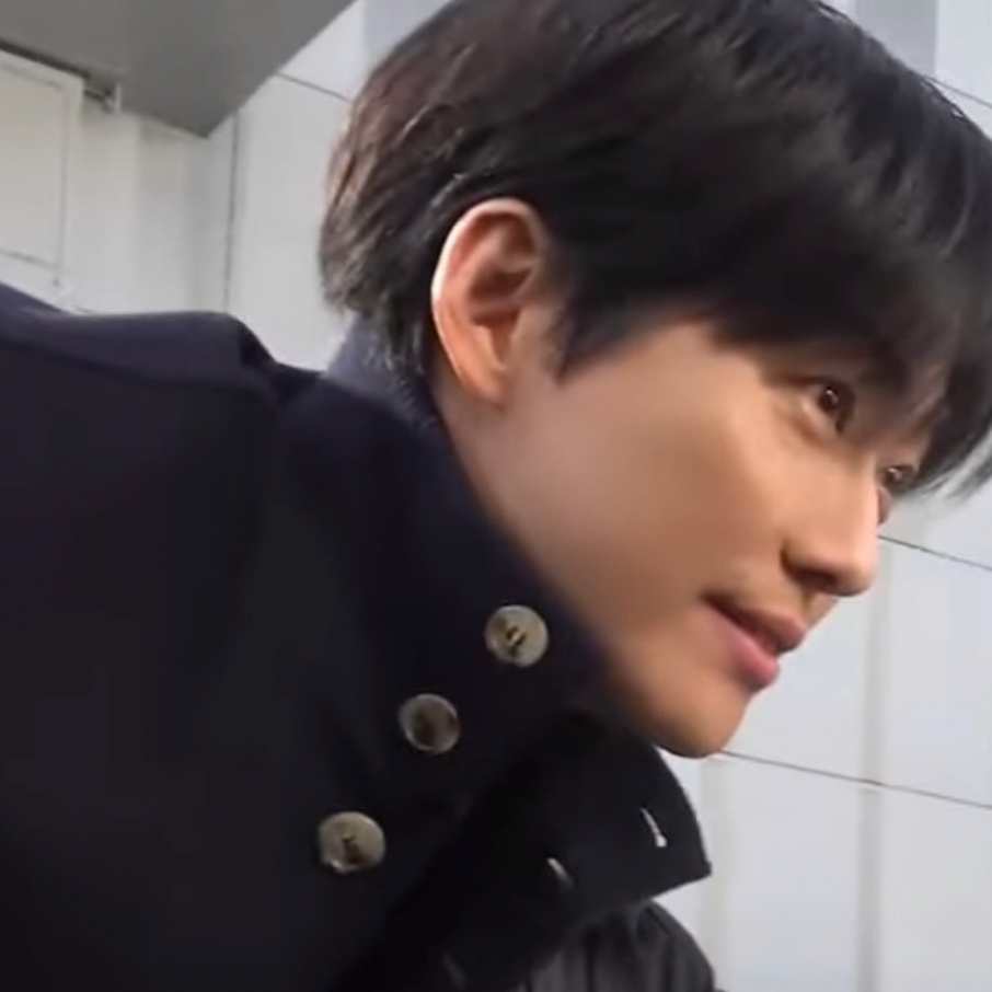 Behind-the-scenes cut of Namkoong Min