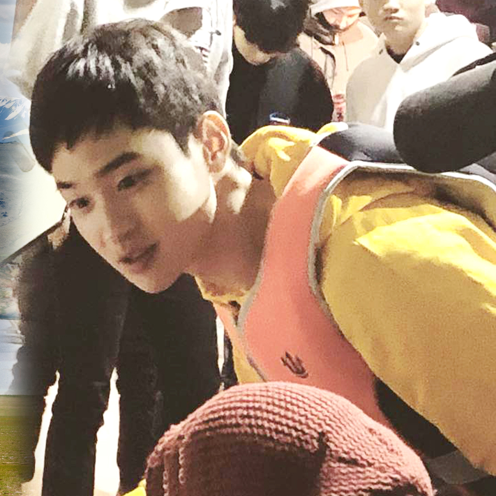 A moment captured by a fan of Jang Dongyoon