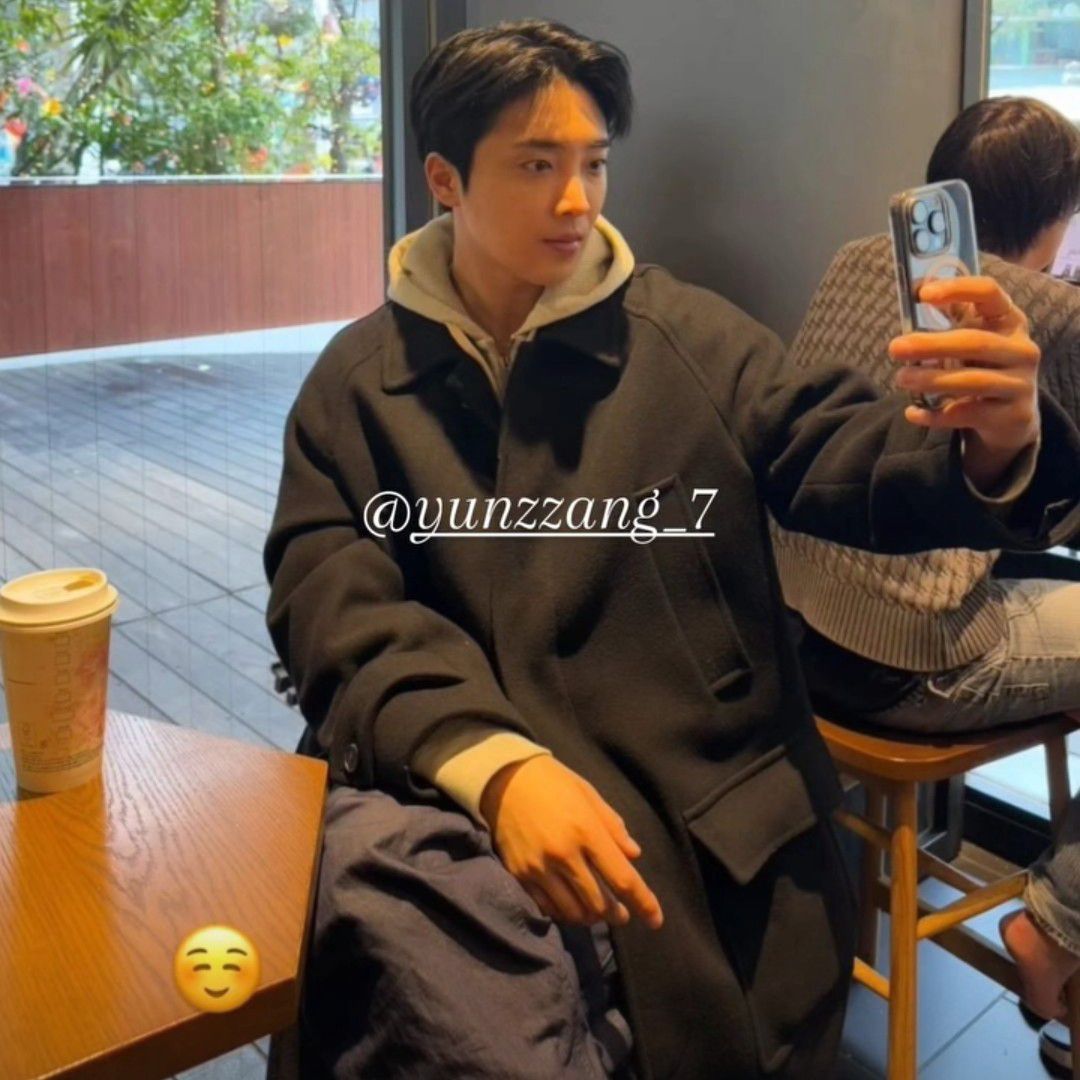 A moment captured by a fan of Hwang Yunsung