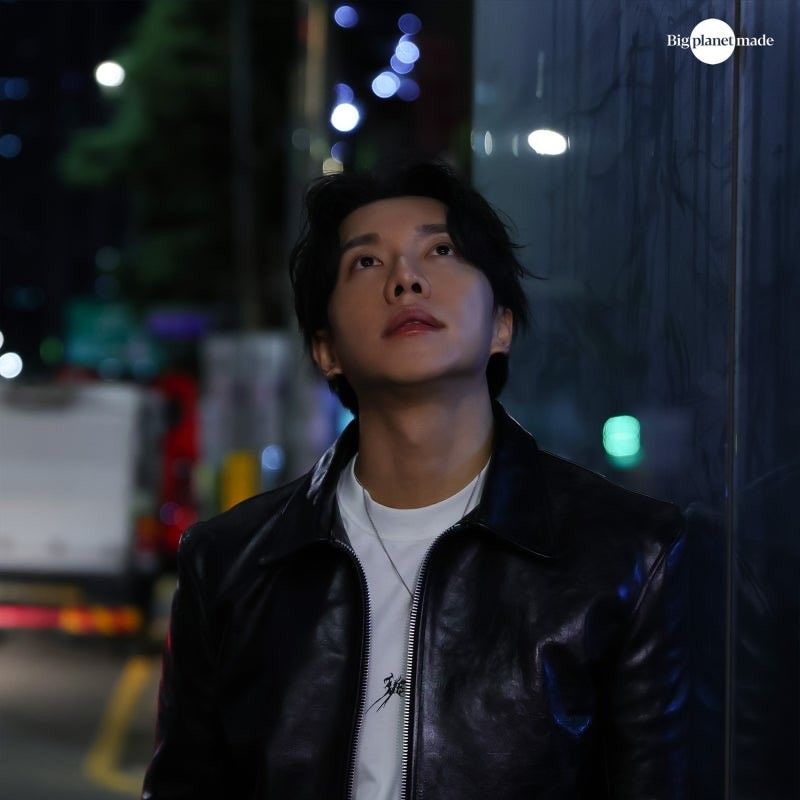 Behind-the-scenes cut of Lee Seunggi