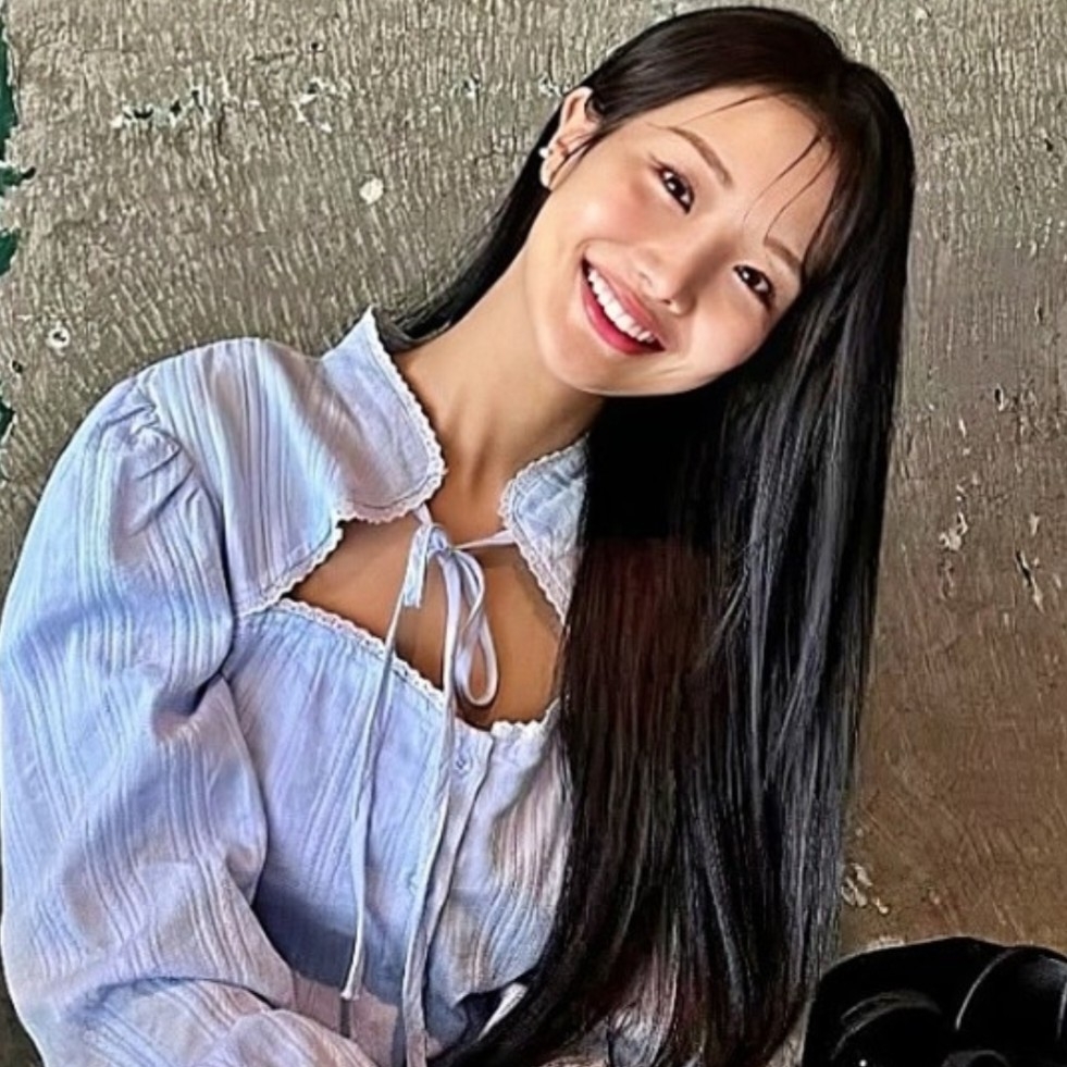 Behind-the-scenes cut of Kim Soyeon (2004)