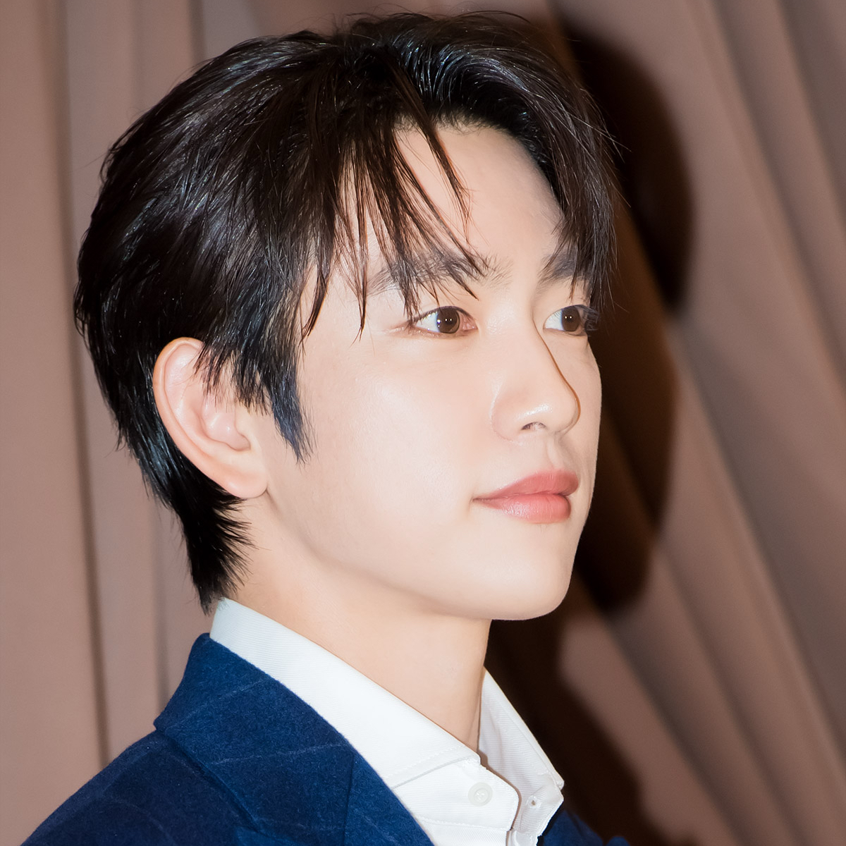 Behind-the-scenes cut of Park Jinyoung